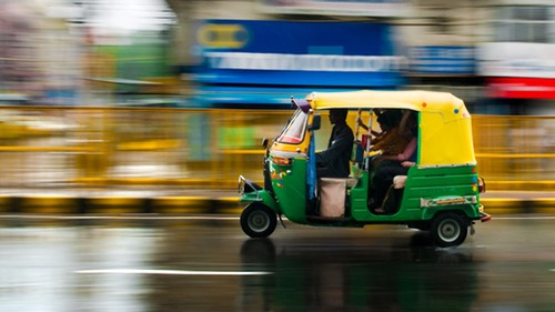 Els colors de Rickshaws sota la pluja Lluis Ribes i Portillo